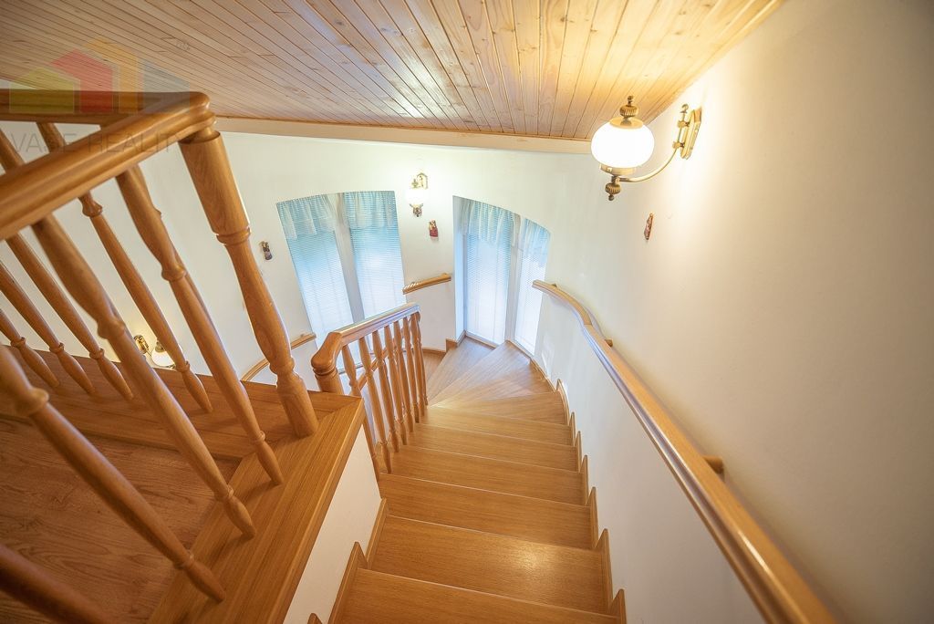 Krásny 7-izbový dom, 328 m² + 1389 m² pozemok, Trebostovo, o - 18