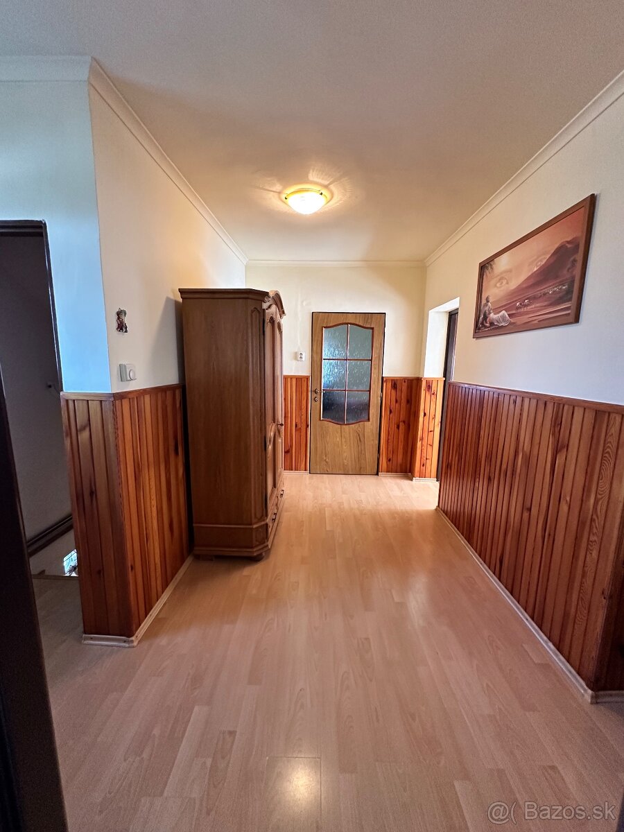 Rodinny dom s pozemkou v Okoci - 18