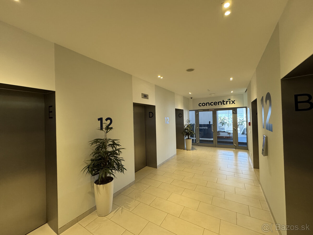 Prenájom samostatného kancelárskeho traktu 750 m² pri jazere - 18