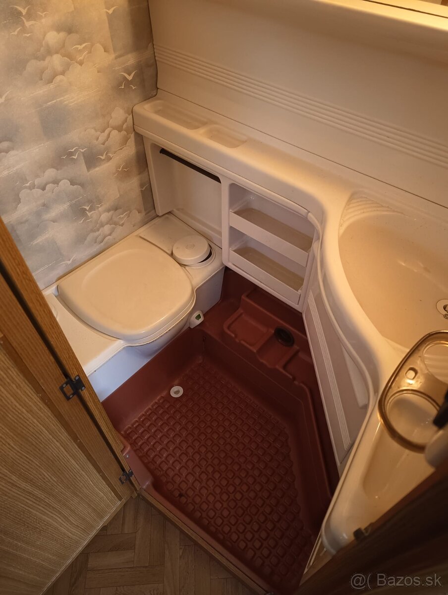 Obytny prives Hobby 430 - predstan, max 1000 kg - 18