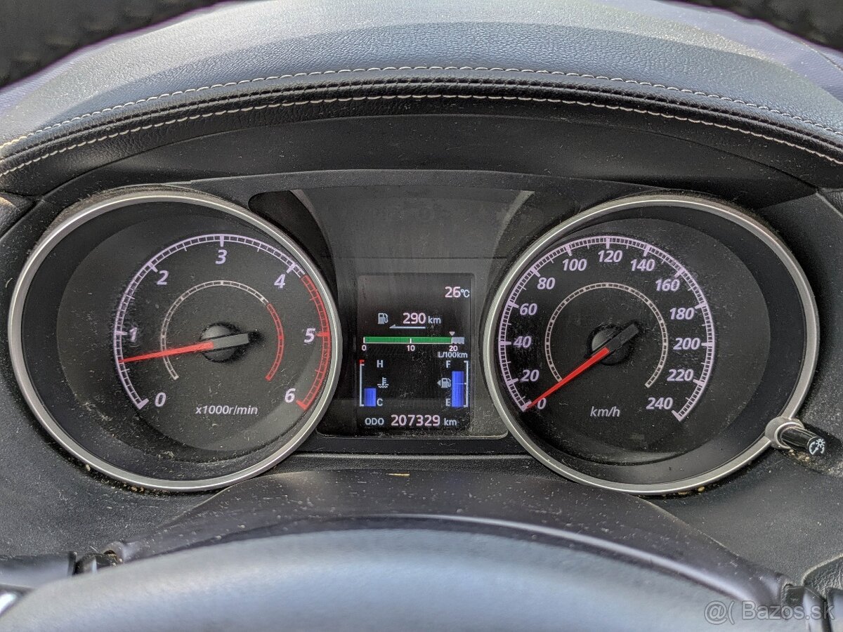 Mitsubishi Outlander 2.2 DI-D 130kW Intense+, 4x4, 7-miestne - 18