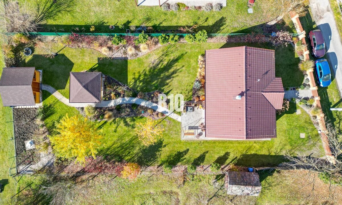 RODINNÝ DOM S ÚŽASNÝM SÚKROMÍM, VEĽKORYSÝM POZEMKOM A MODERN - 18