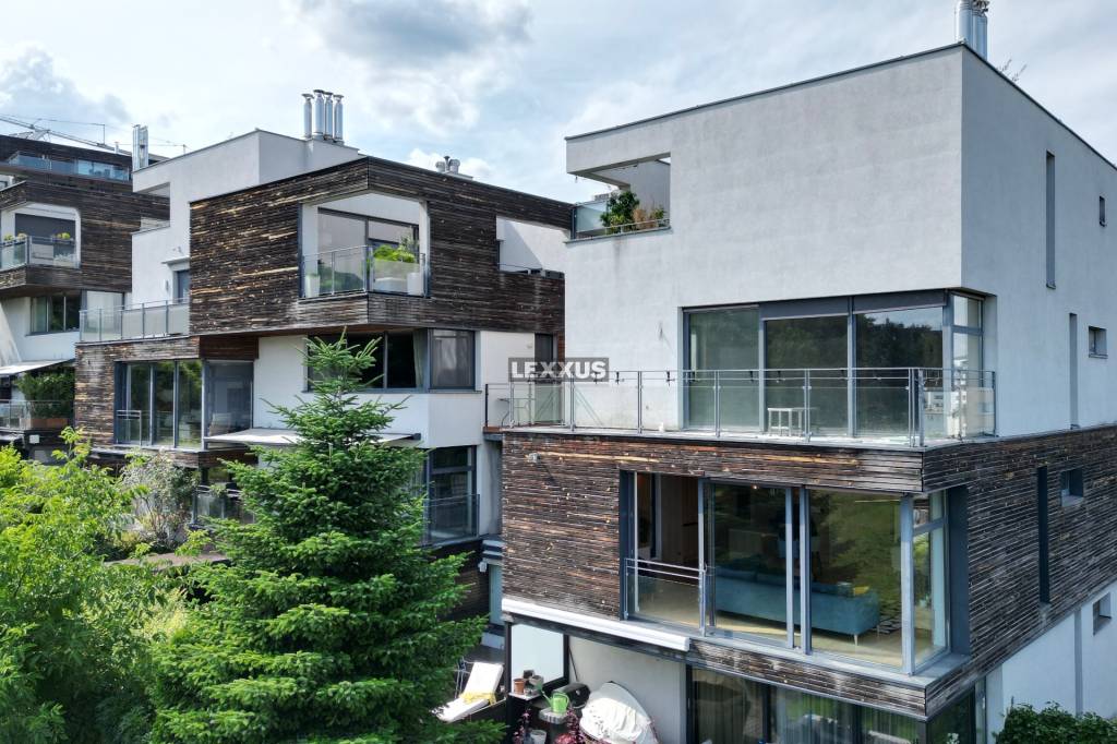 | Dizajnový 3 izbový byt s 2 terasami a garážou na Kolibe - 18