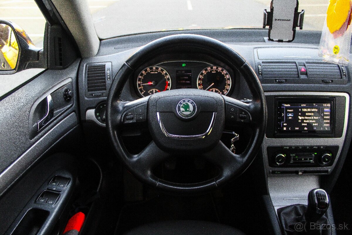 Škoda Octavia Combi 2.0 TDI 4x4 Elegance - 18