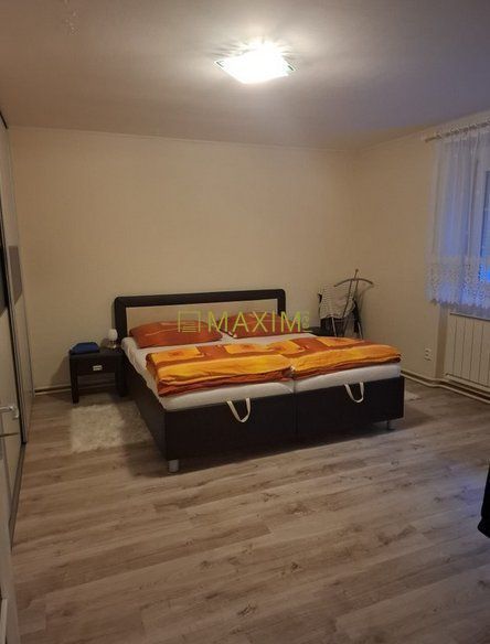 Veľkopriestorový dvojgeneračný 6 izbový dom s potenciálom – - 18