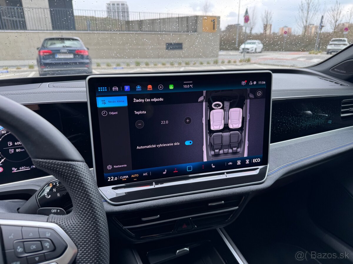 VW Passat R-Line Black Style 2025 - 18