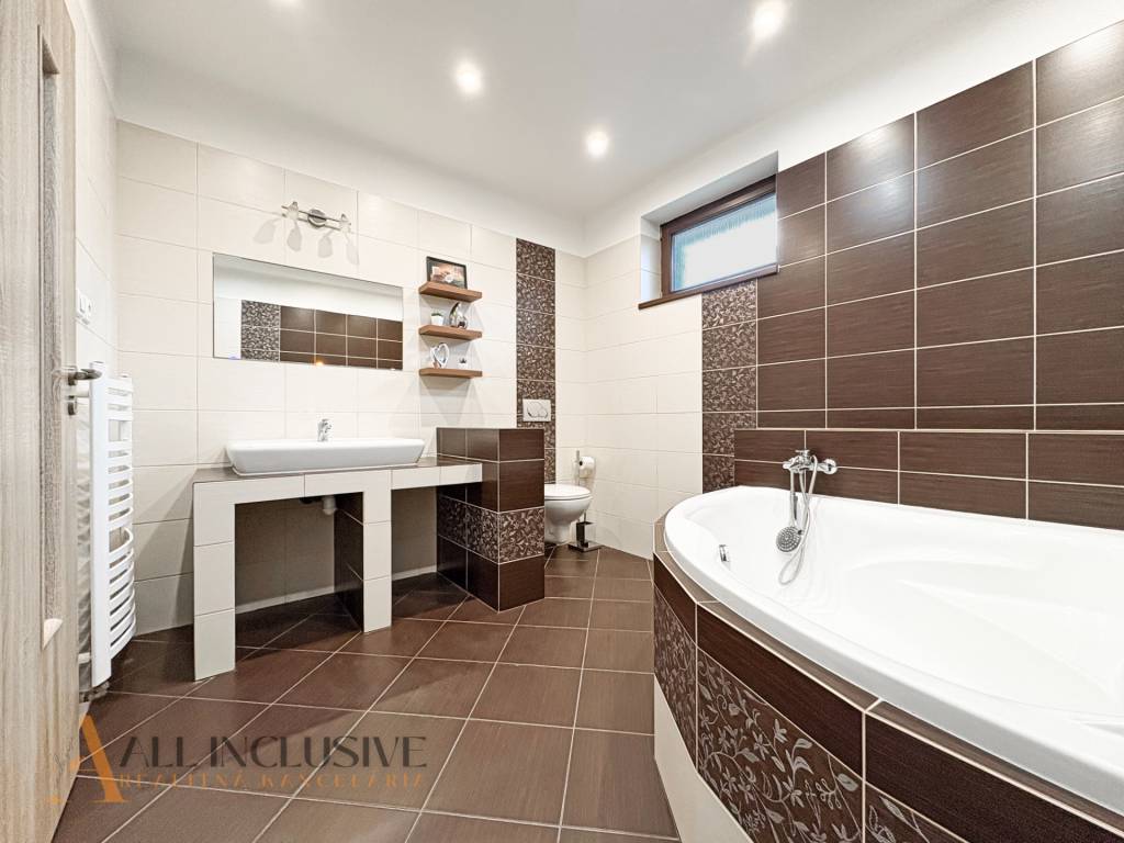 ALL INCLUSIVE | NA PREDAJ ÚTULNÝ RODINNÝ DOM S JAZEROM, HORN - 18