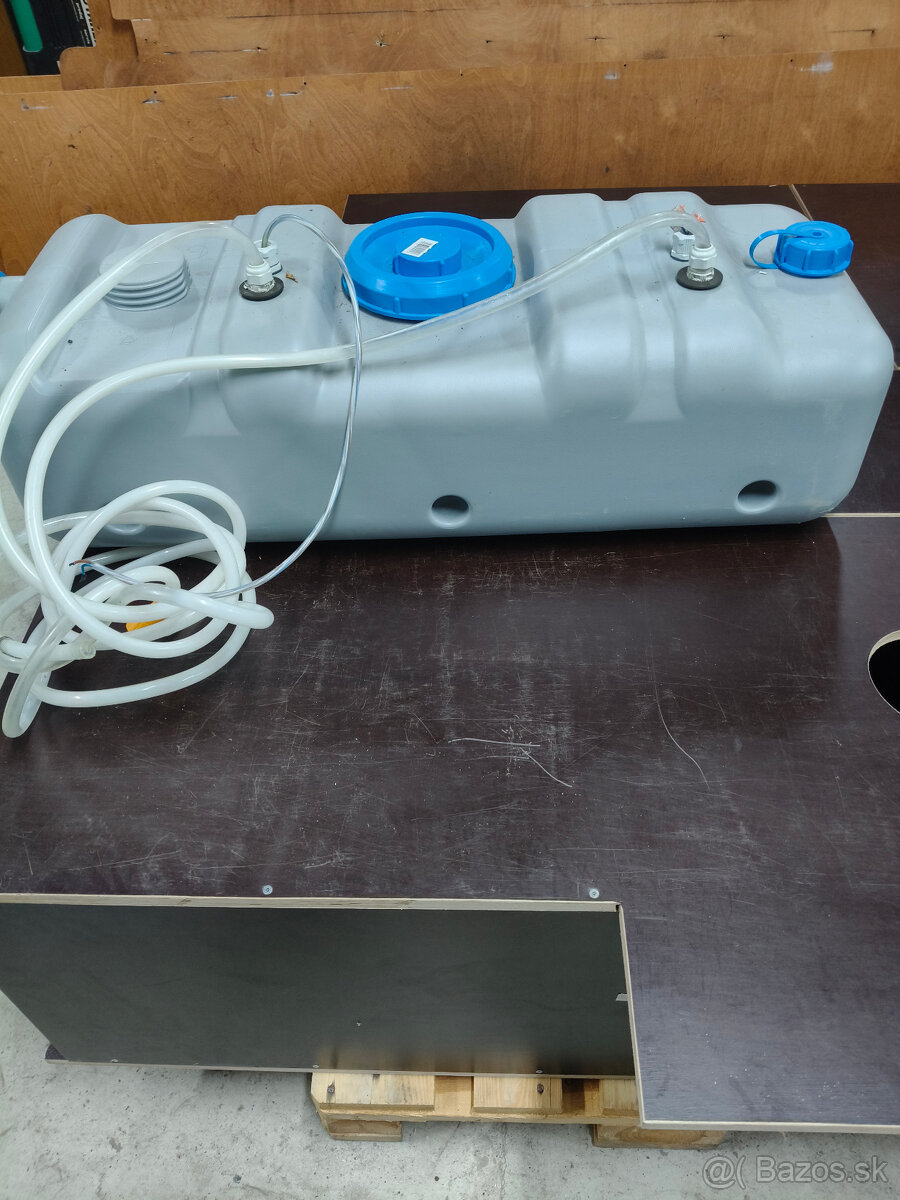 Kempingová vstavba do dodávky - 18