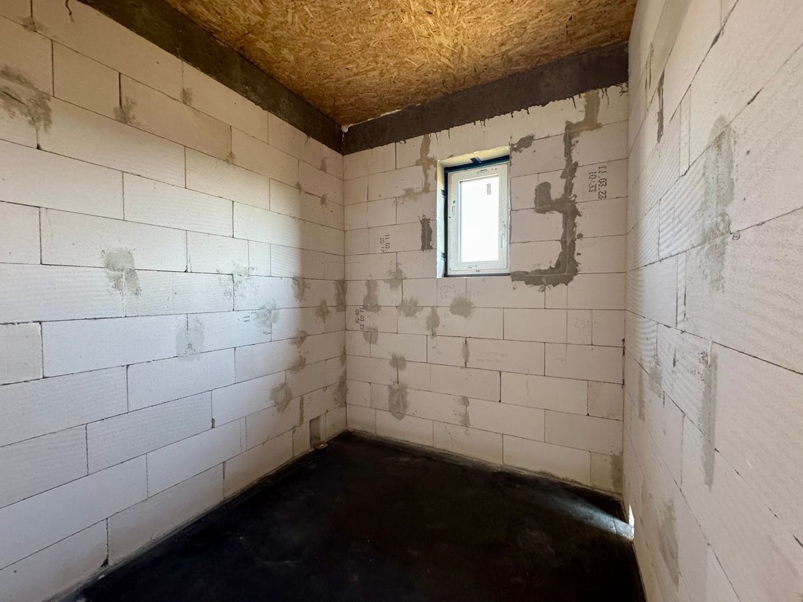 BENIAKOVCE - 4 IZBOVÝ PEKNÝ RD 107 M2 S TERASOU, HRUBÁ STAVB - 18