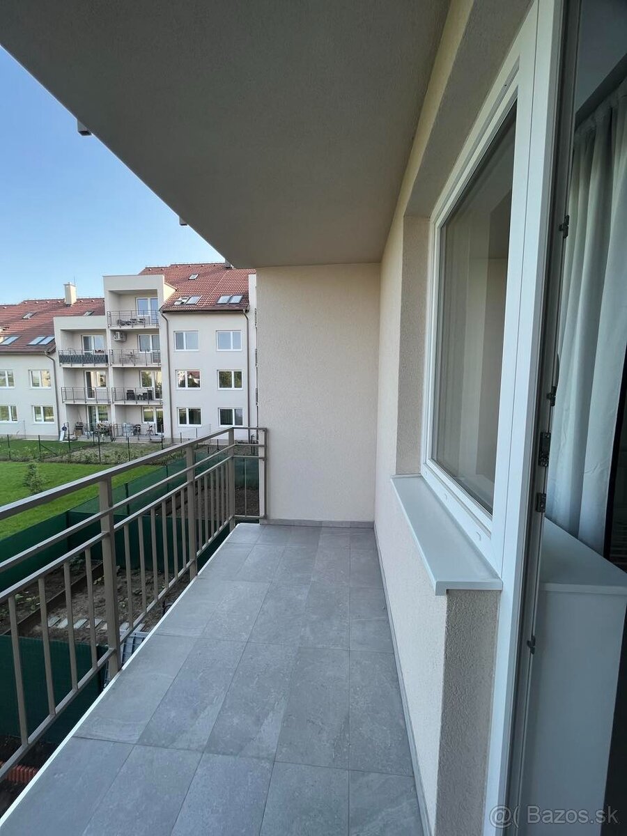 Na prenájom veľký svetlý 2i byt Trnava-Zavar + parking - 18