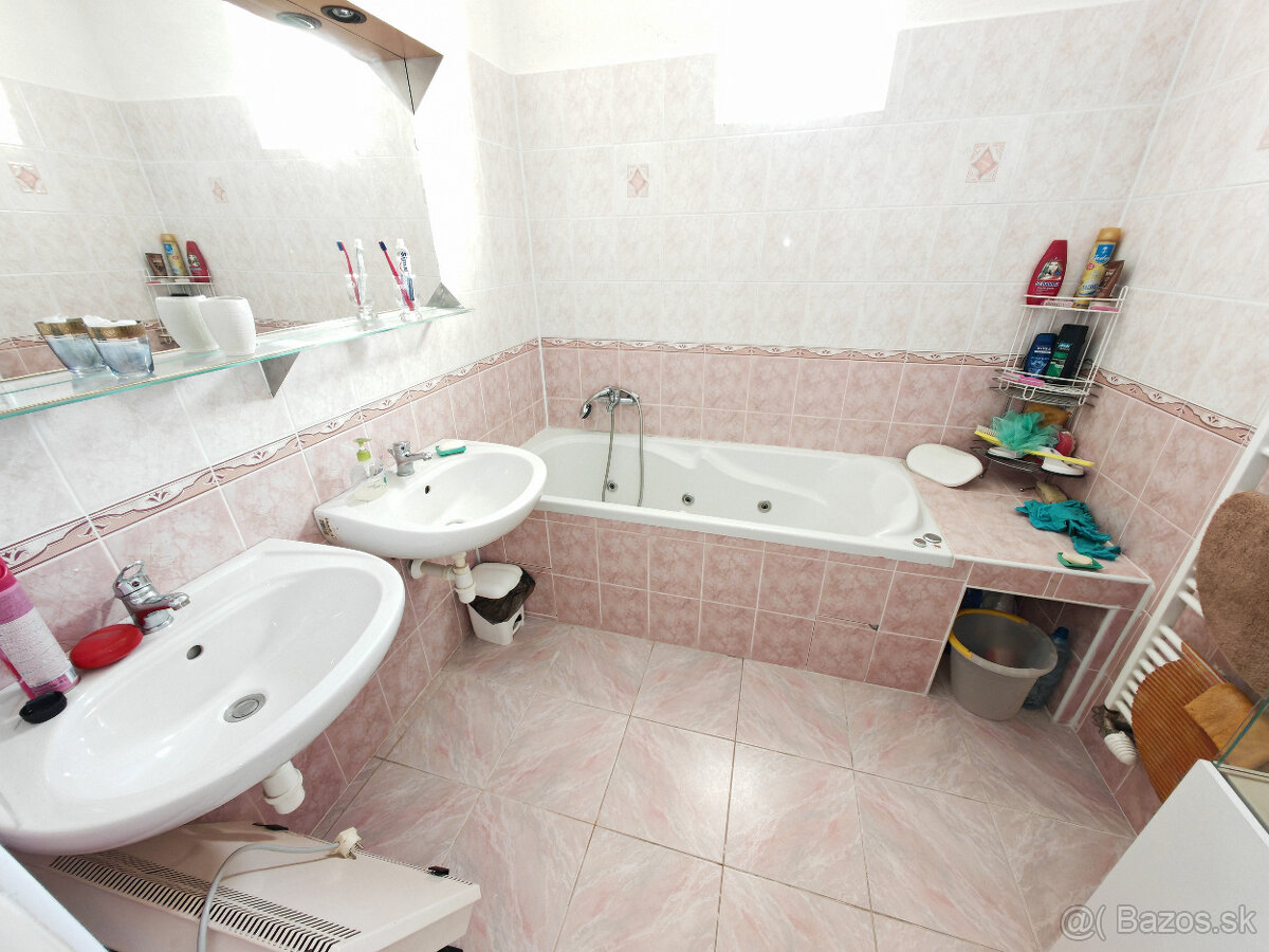 Výhradne: 5-izb. Dom, 1066 m2, Garáž, Klátova Nová Ves - 18