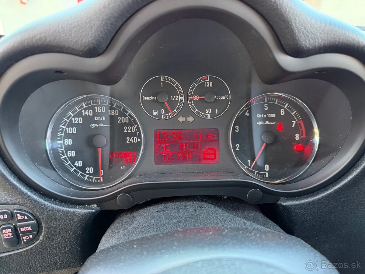 Alfa Romeo 147 1.6 - 18