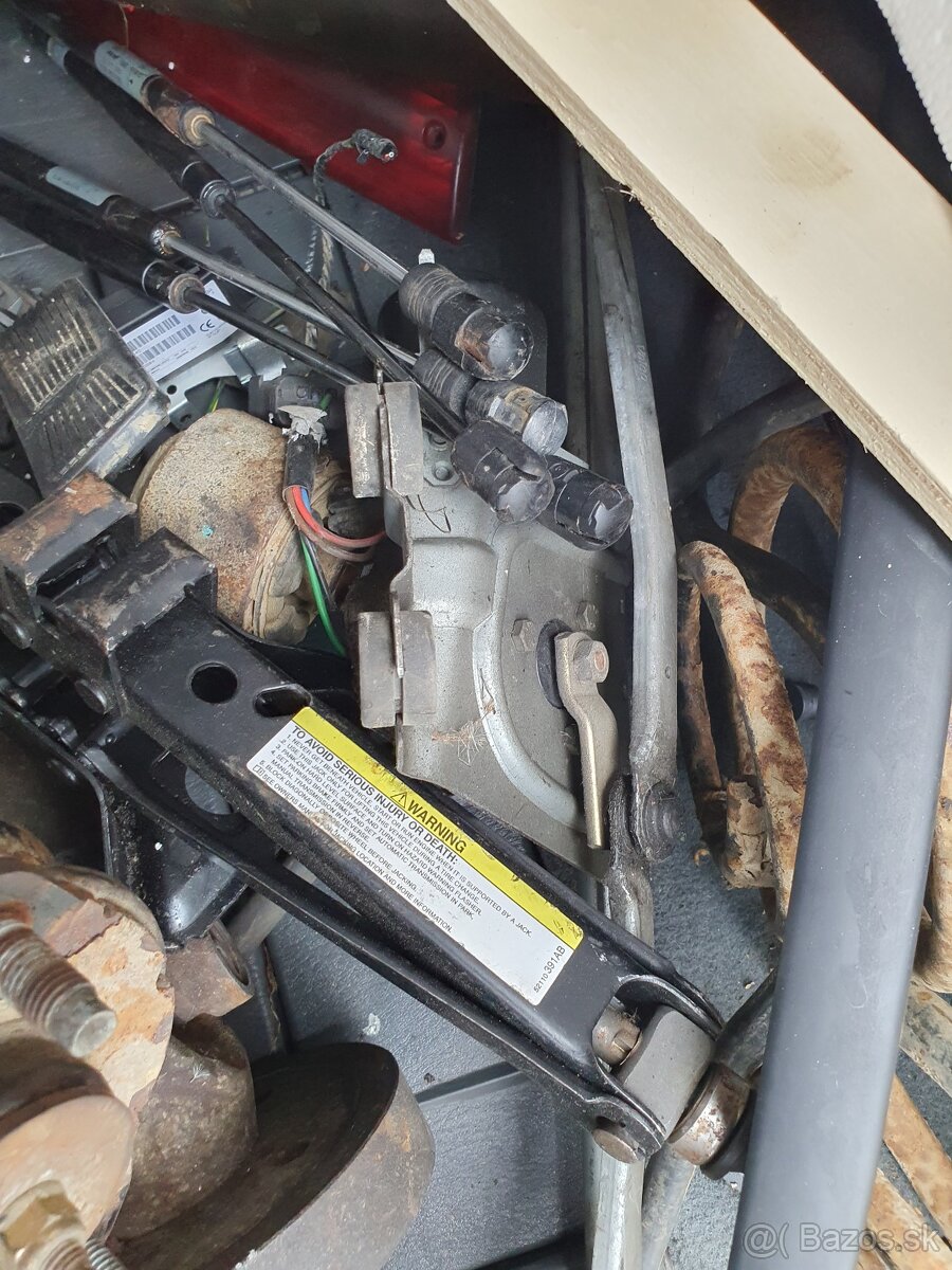 Rozpredám Jeep Cherokee KJ - 18