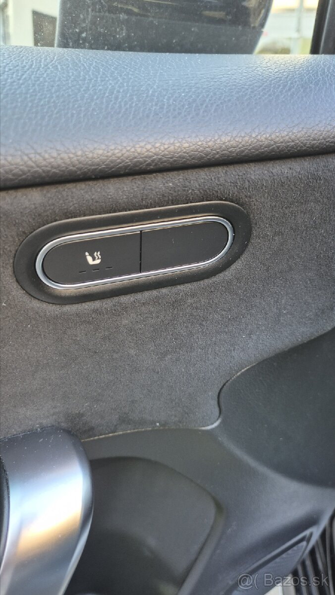 Mercedes-Benz A180 AMG,2022 - 18