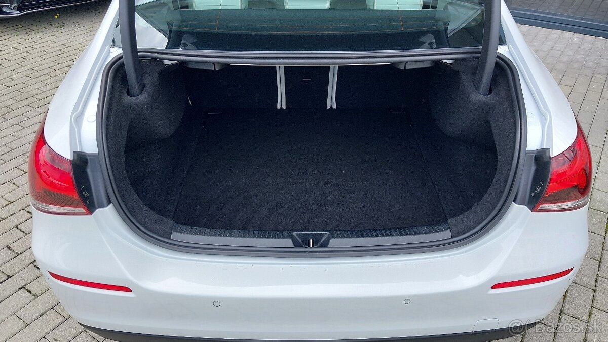 Mercedes-Benz A 180 sedan - 18