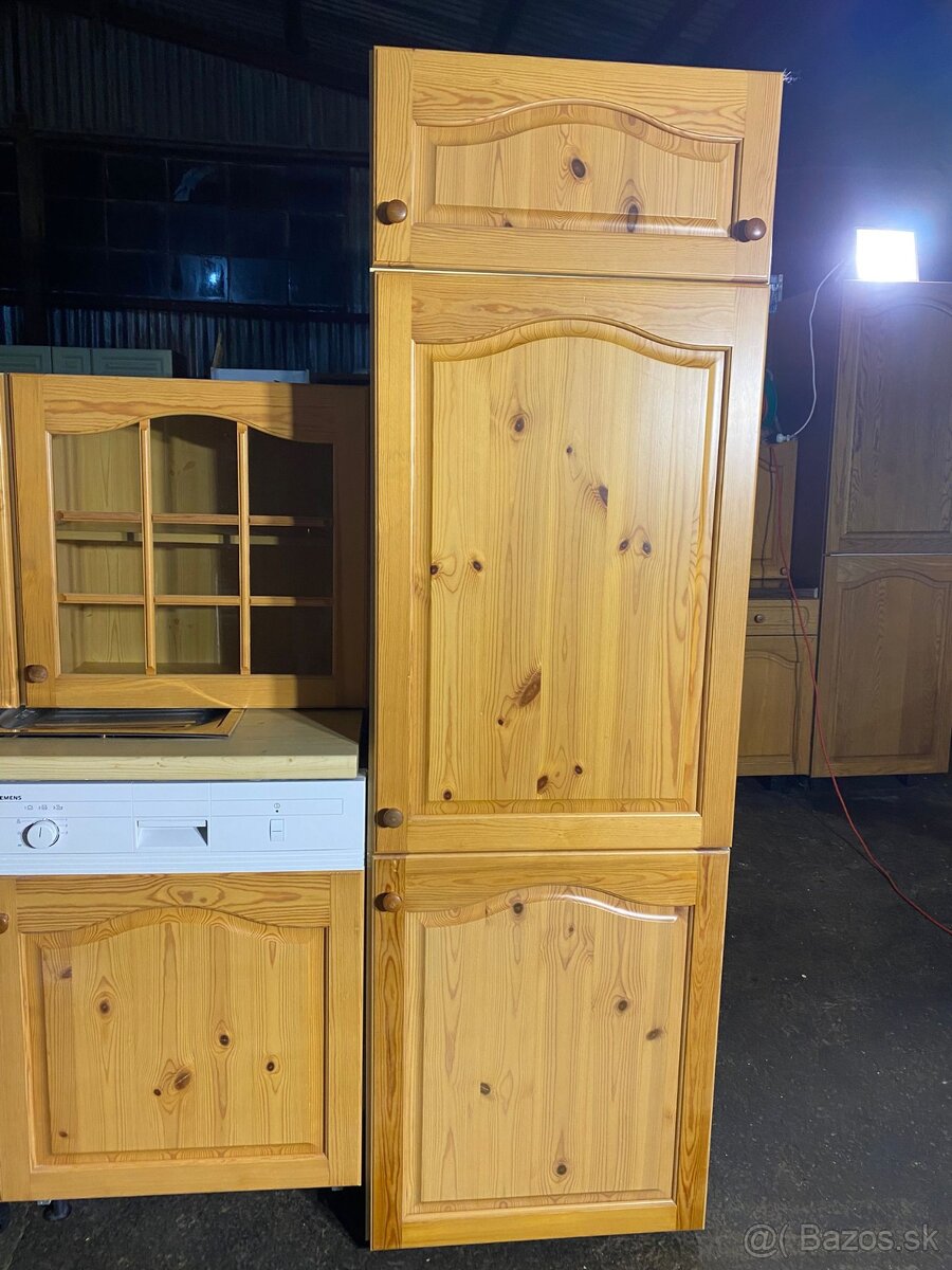 Moderní kuchyňská linka se spotřebiči - 18