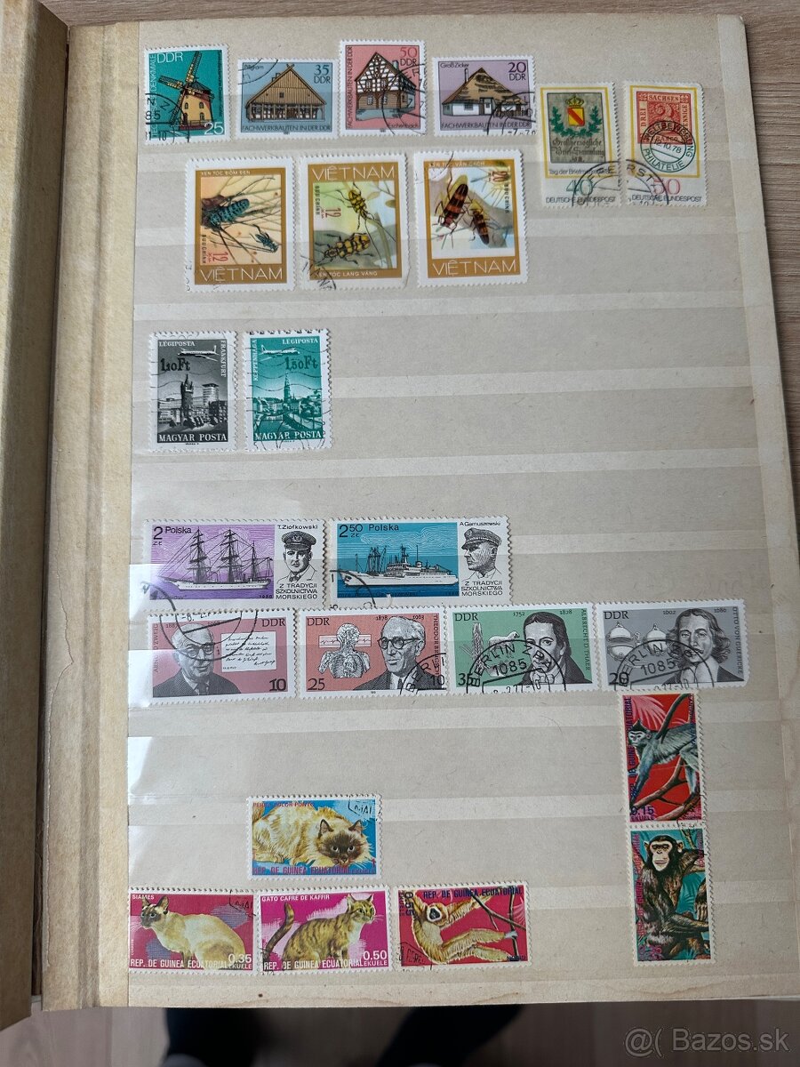 2 albumy poštových známok - 18
