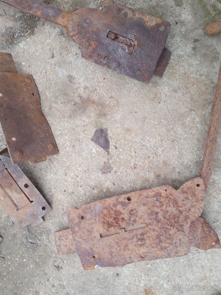 Olejničky.kopyto.nadoby.zamky - 18