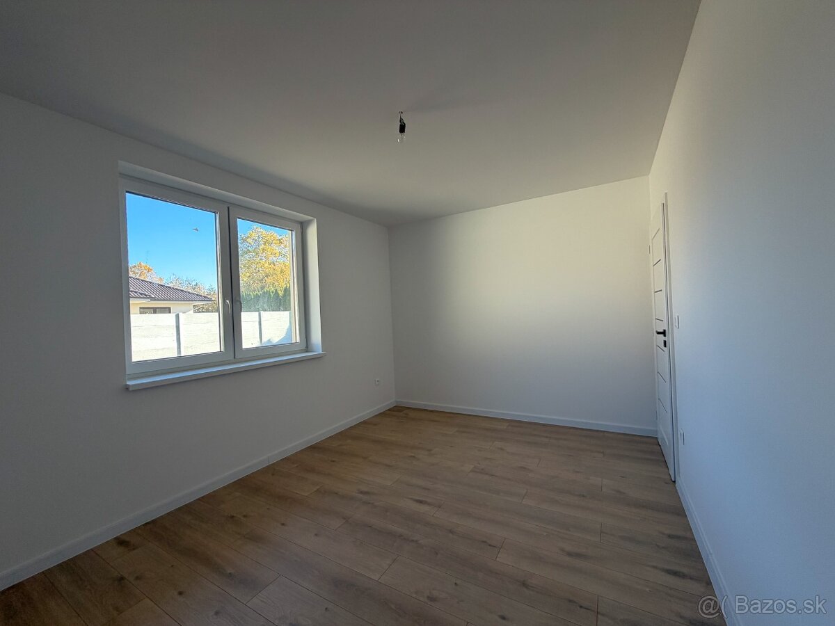 Moderný 4-izbový rodinný dom s garážou na predaj - 18