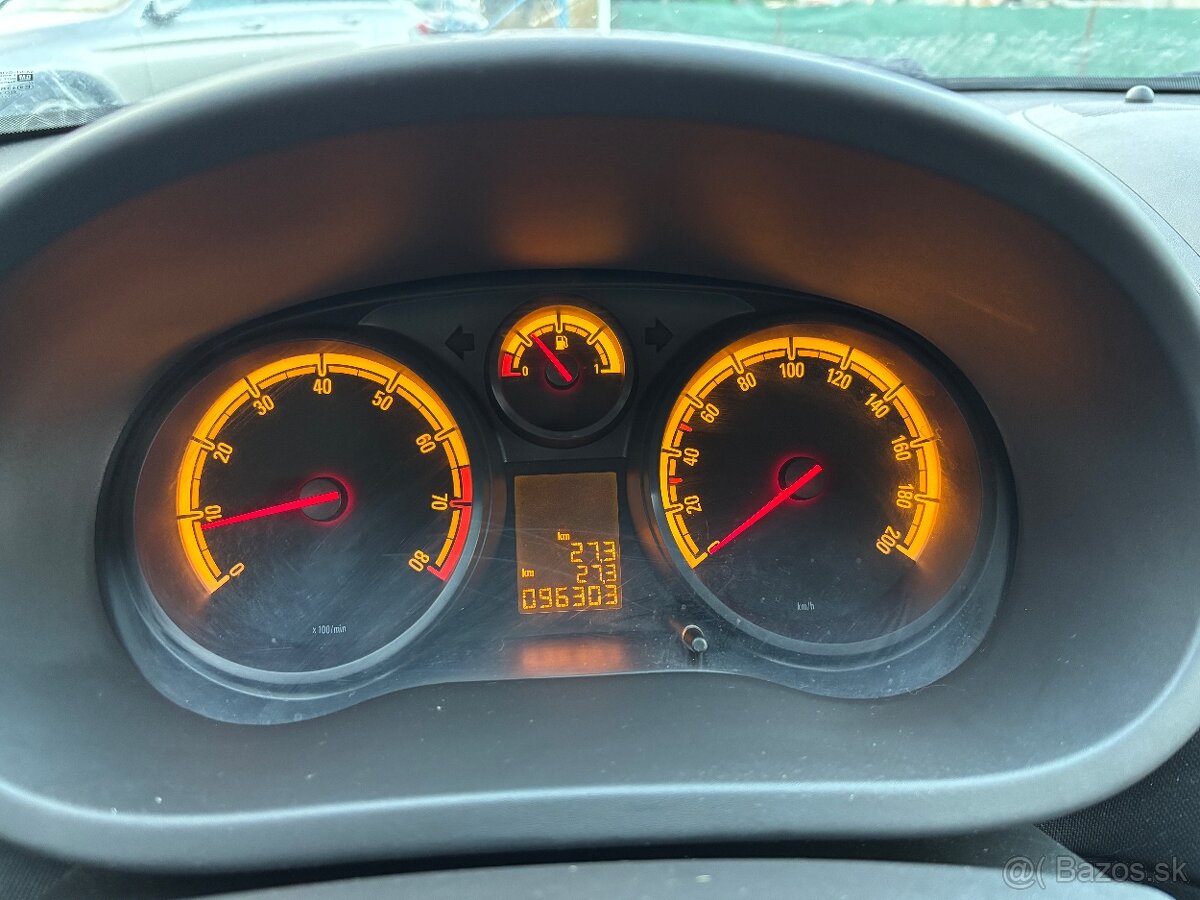 Opel Corsa 1.0i, 48 kW, manual - 18