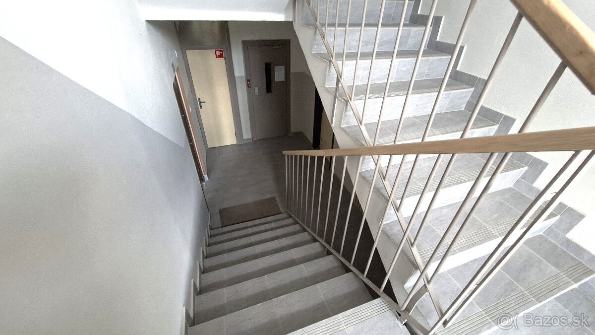 REZERVOVANÉ - Pekný 3.-izbový byt s loggiou po kompletnej re - 18
