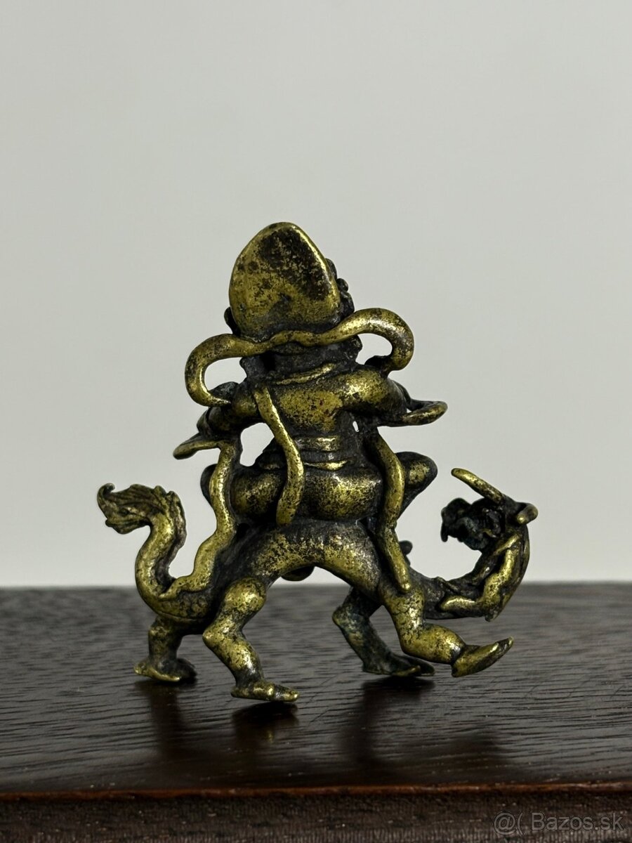 4 starožitné Tibetské bronzové sošky na originálnom drevenom - 18