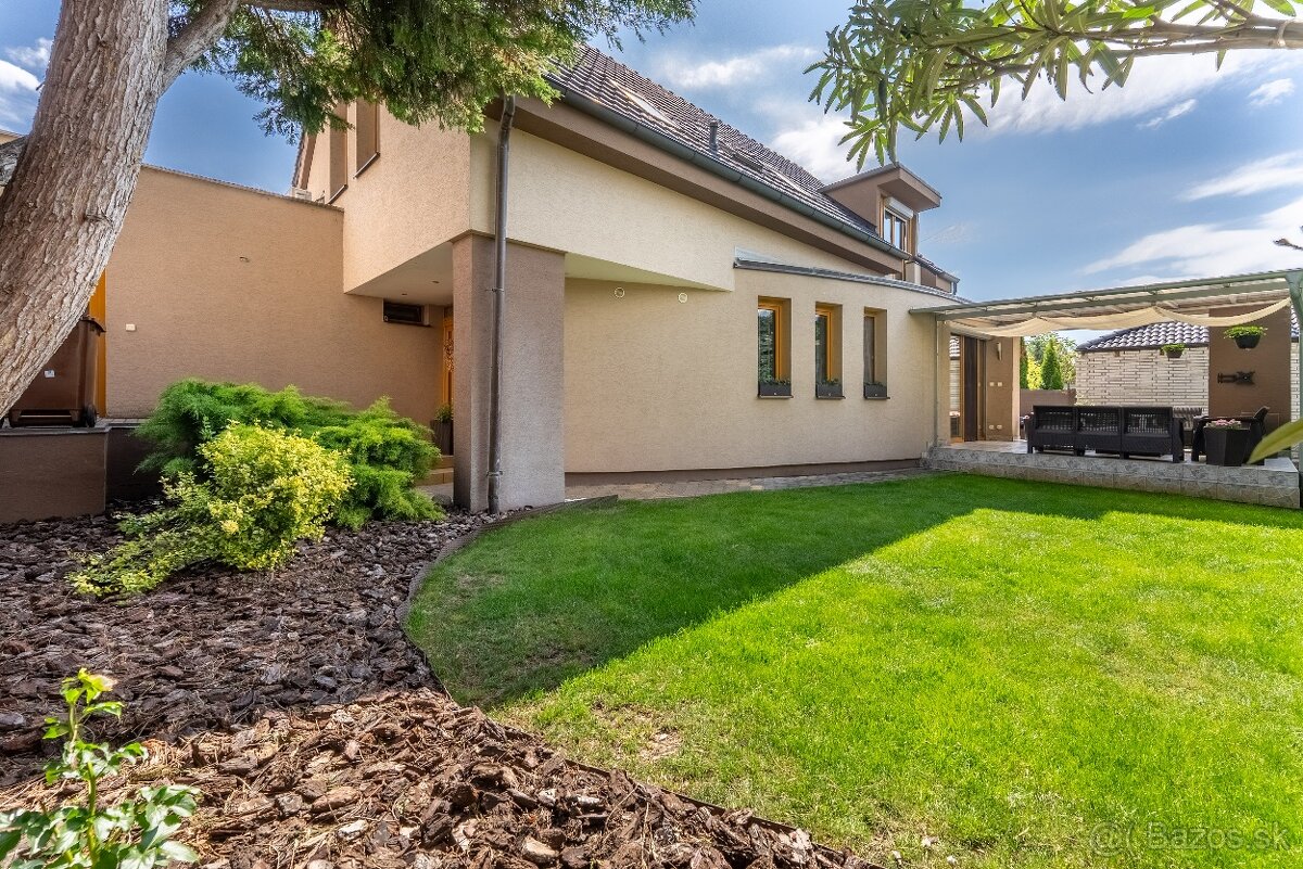 Samostatný 5 izb. rodinný dom vo výbornej lokalite v Trnave - 18