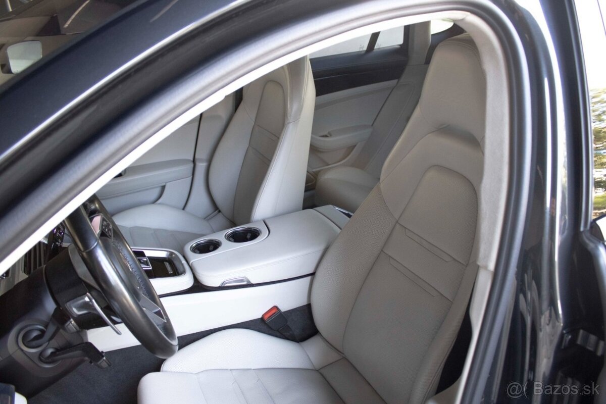 Porsche Panamera Turbo 4x4 A/T - 18