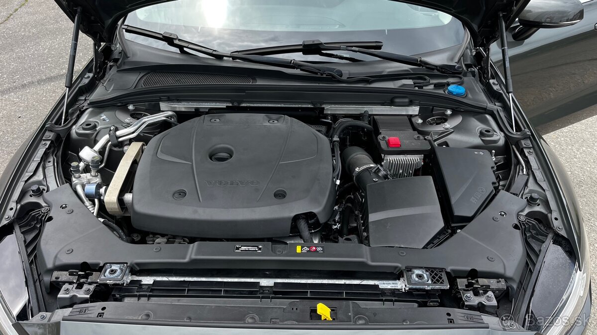 Volvo V60 T4 Momentum Pro A/T - 18