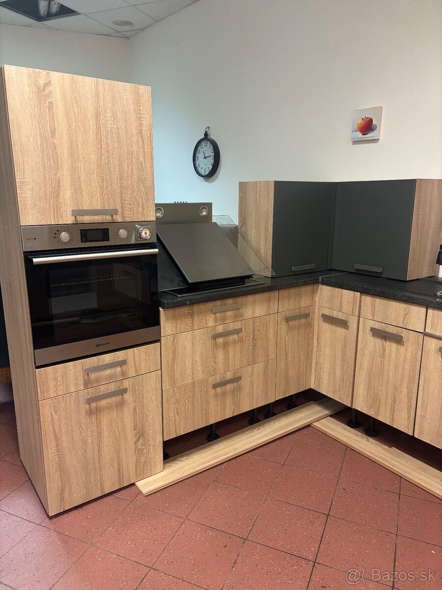 Prodám krásnou zánovní kuchyň Nobilia vertico - 18