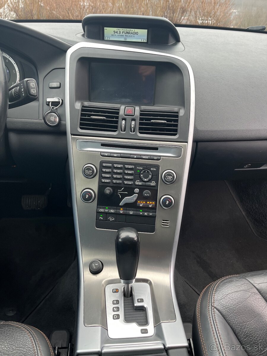 Volvo XC60 D3 AWD Summum - 1. Majiteľ, TOP stav - 18