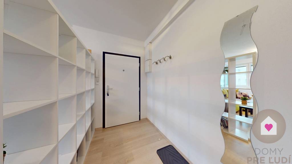 BA/IV-Prenájom zariadeného 2i bytu s balkónom a parkingom v - 18