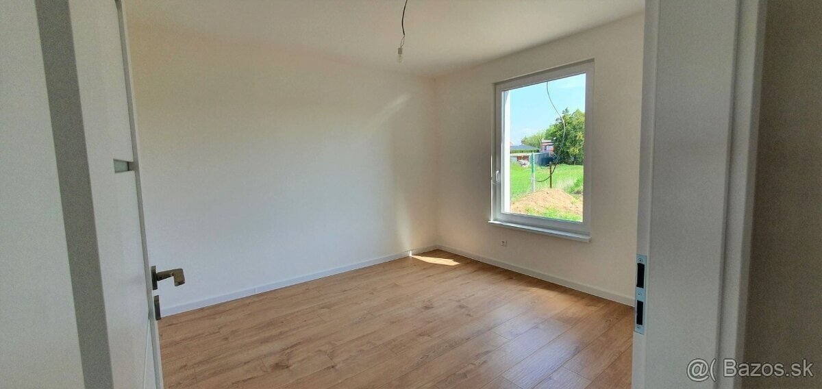 NA PREDAJ NOVOSTAVBA V ŽELIEZOVCIACH - 18