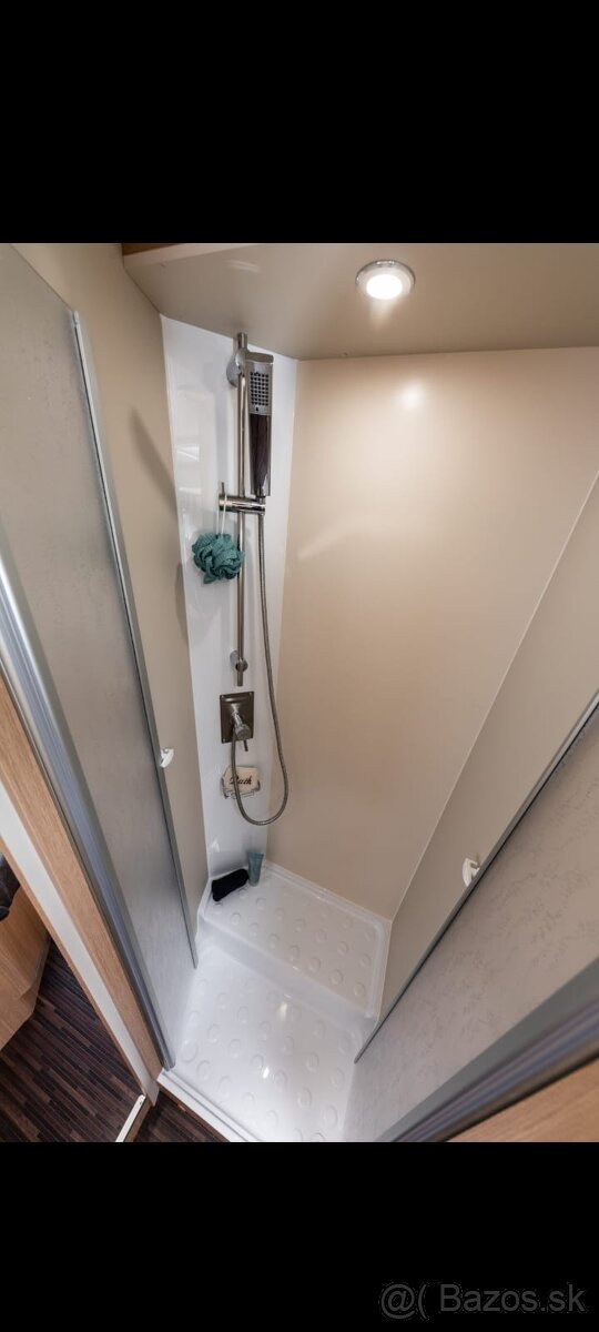 170PS 2023 5míst obytné auto karavan velmi pěkný stav - 18