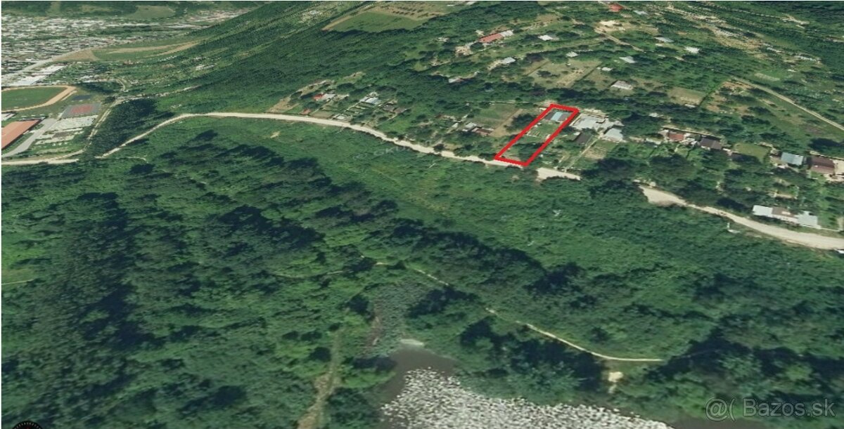 Udržiavaná záhrada s chatkou nad Bagroviskom – 448 m² - 18