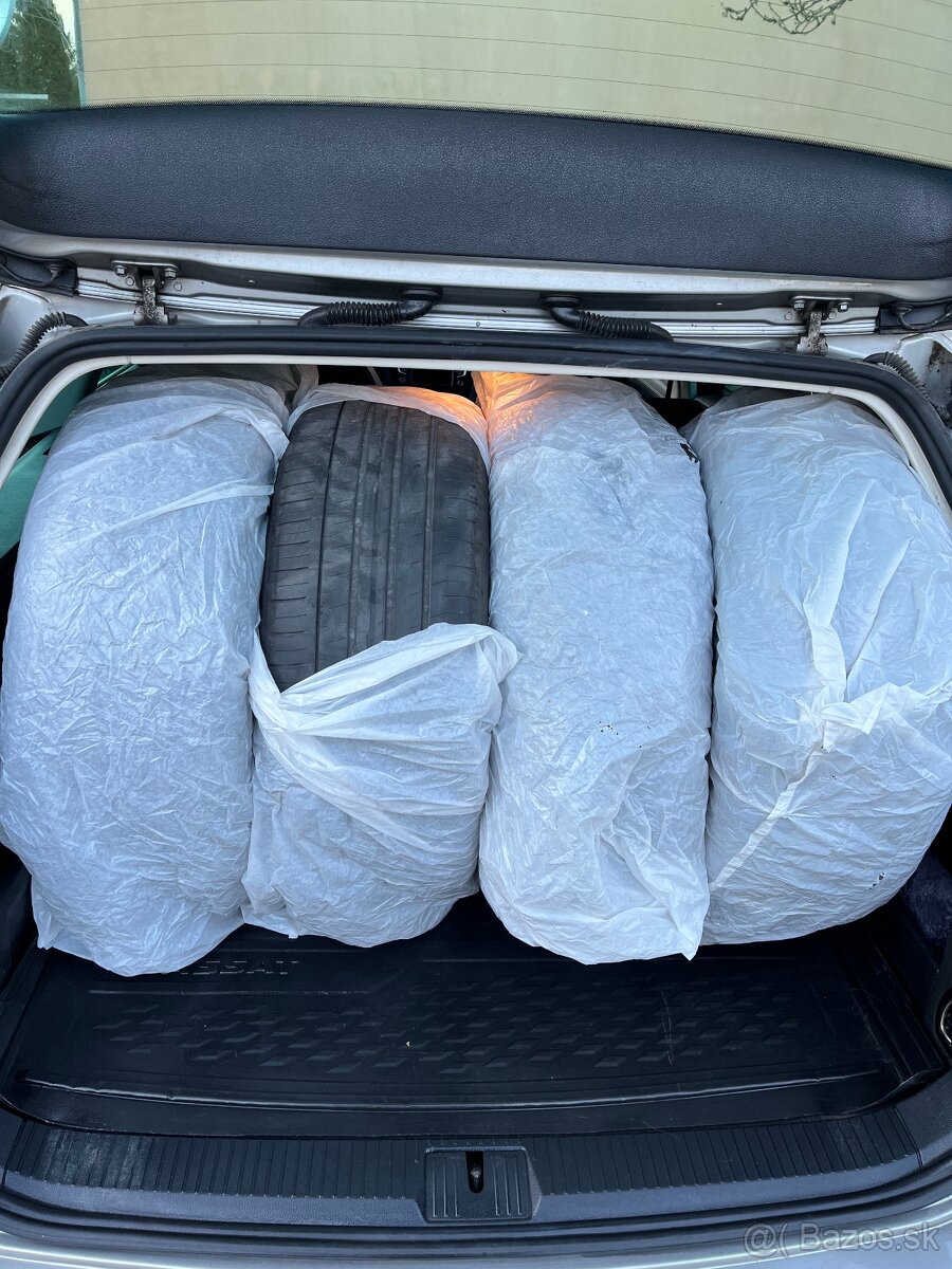 VW Passat B8 2.0TDI DSG 4x4 koža,xenon,ťažné - 18