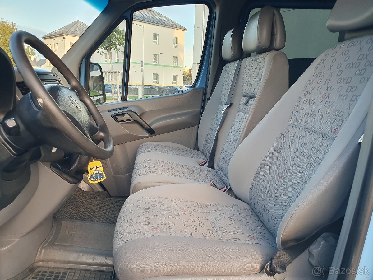 Volkswagen Crafter 2.5 TDI 9-miestny - 18