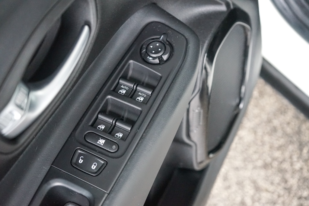 441- Jeep, Renegade, 2018, benzín, 1.6i Night Eagle,81kw - 18