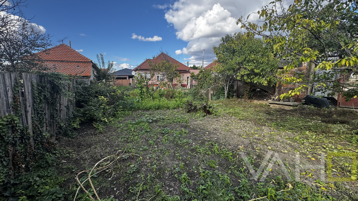 🏡 Na predaj: tehlový rodinný dom s veľkým pozemkom v obci Vá - 18