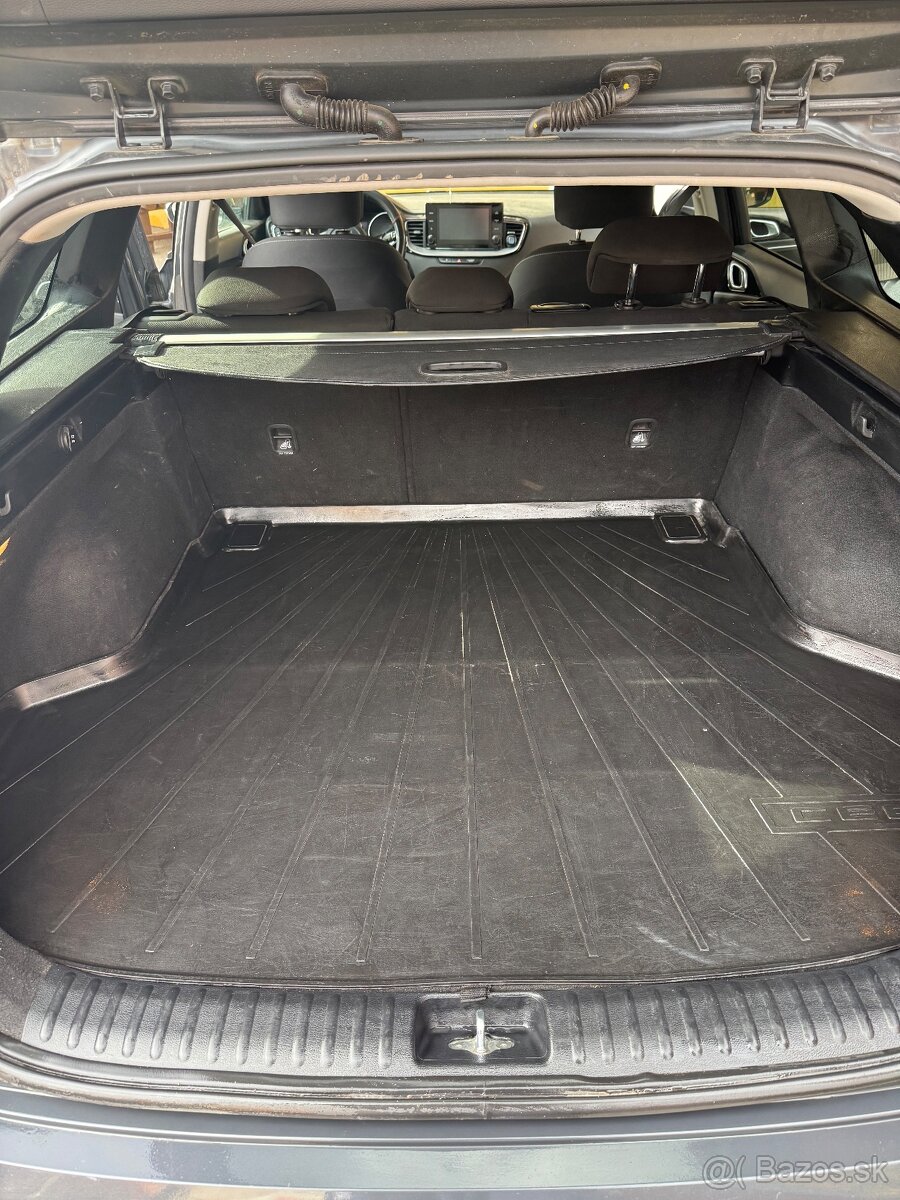 Kia ceed sw gold - 18