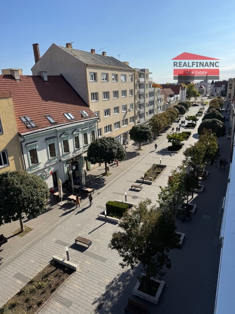 Na predaj veľký 3 - izbový byt na Hlavnej ulici v Trnave - 18