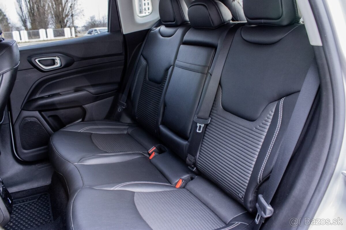 Jeep Compass 1.5 e-Hybrid Night Eagle II / NELAKOVANÉ - 18