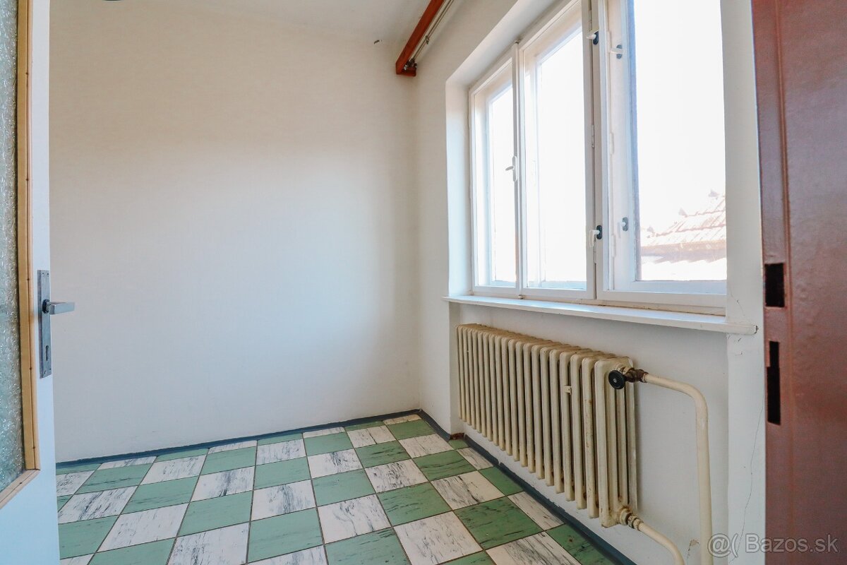 Rodinný dom s veľkým pozemkom v obci Vrakúň - 18