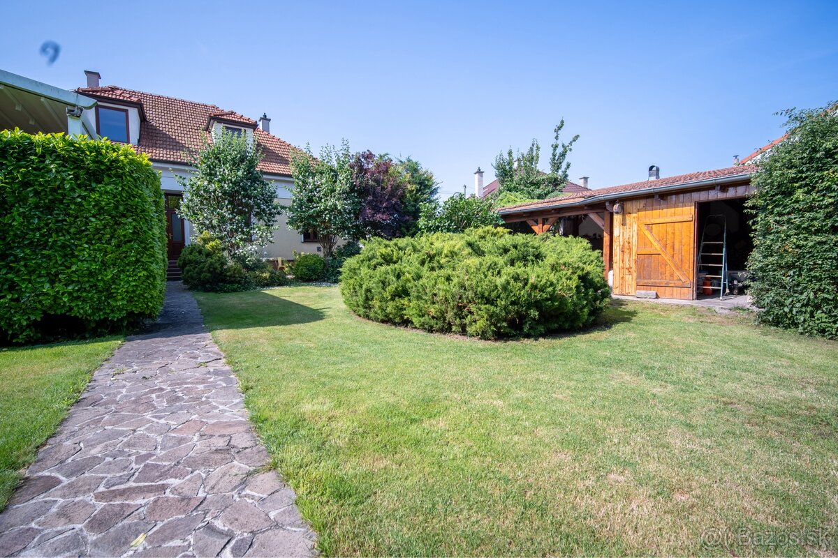 Predám 6 izbový dom 300 m² pozemkom 1 350 m² Bernolákovo - 18