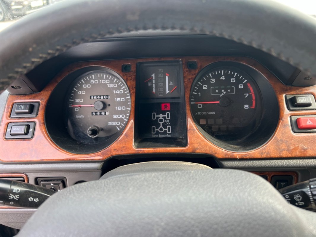 Mitsubishi Pajero 3.5 GLS A/T AB A/C LED - 18