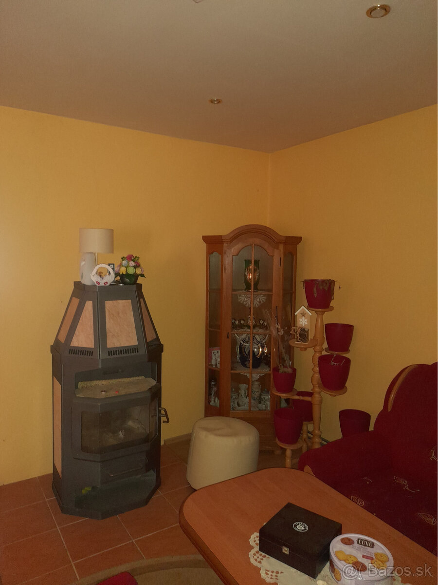 Znížená cena ::Predaj rodinného domu s veľkým pozemkom – kom - 18