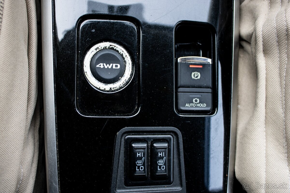 Mitsubishi Outlander 2.3 DI-D 4x4 AT6 (2017) - 18