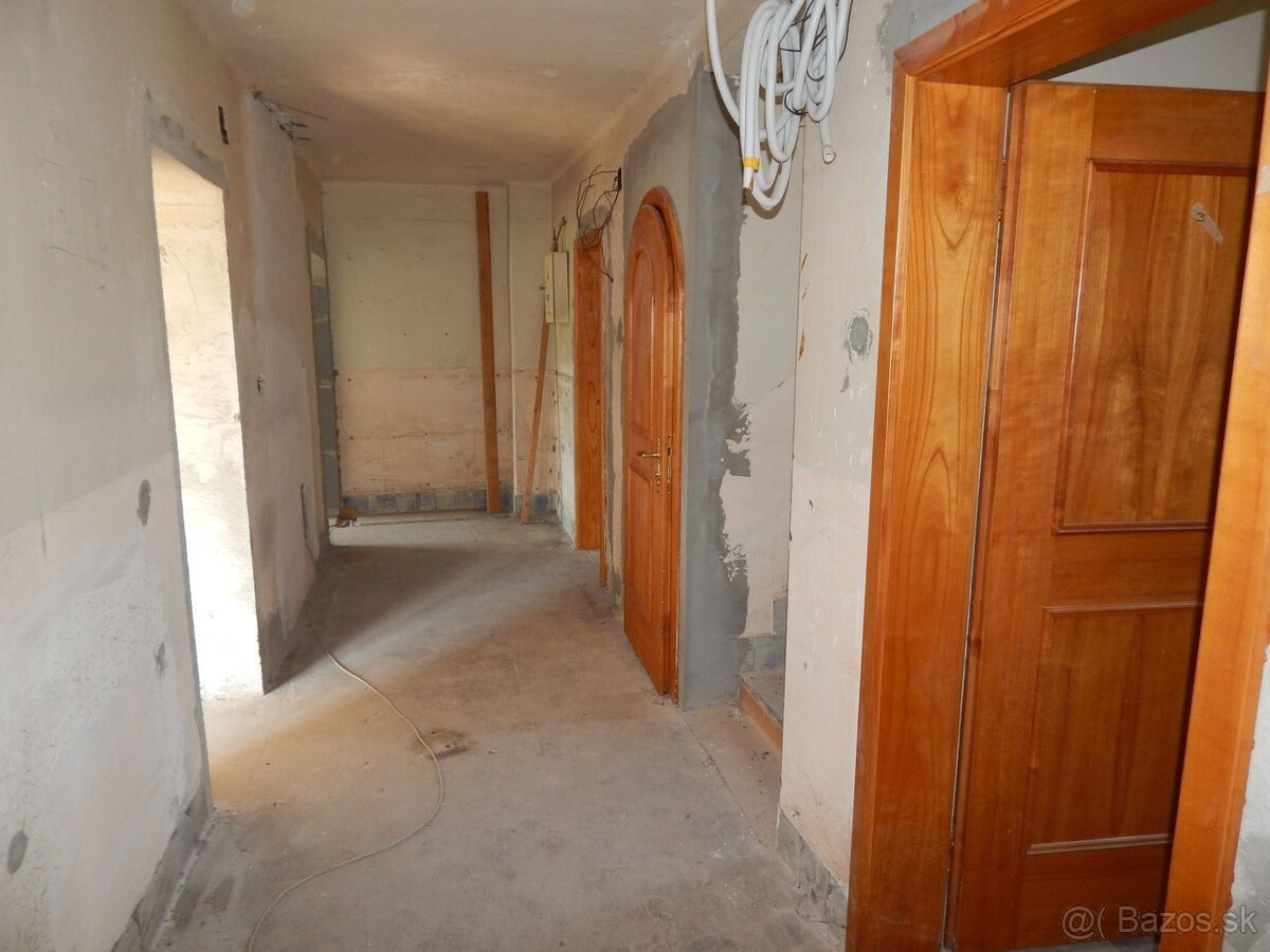 EXKLUZÍVNE-SPEKTRUM REALITY- Na predaj 7-izbový rodinný dom - 18