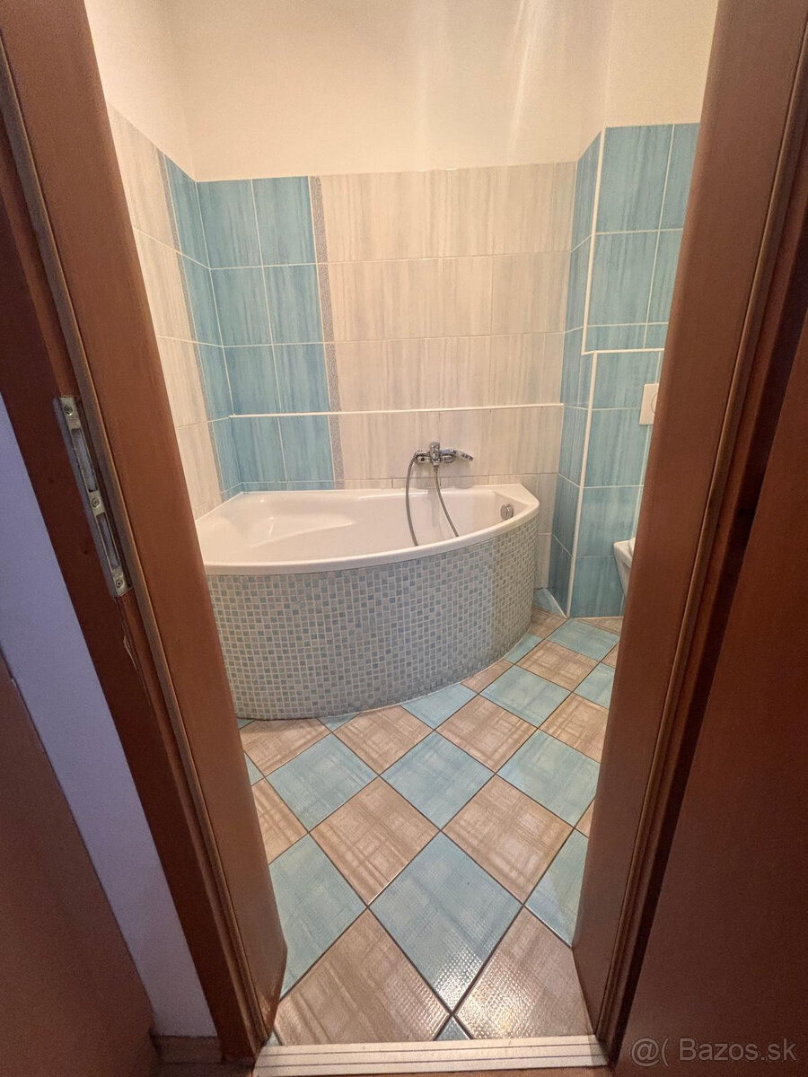 SENEC - NA PREDAJ 2 izbový byt s vlastným parkovaním, pri St - 18