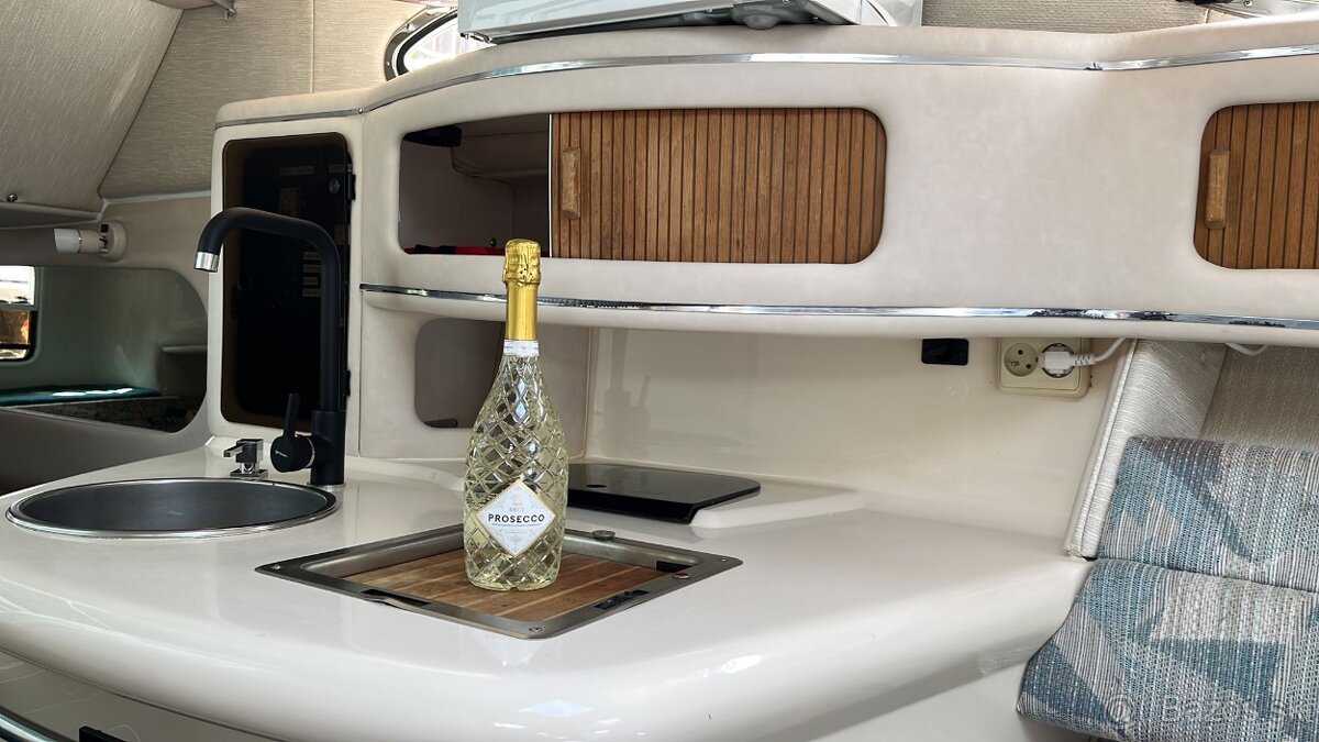 Motorová lod Sea Ray 270 - 18